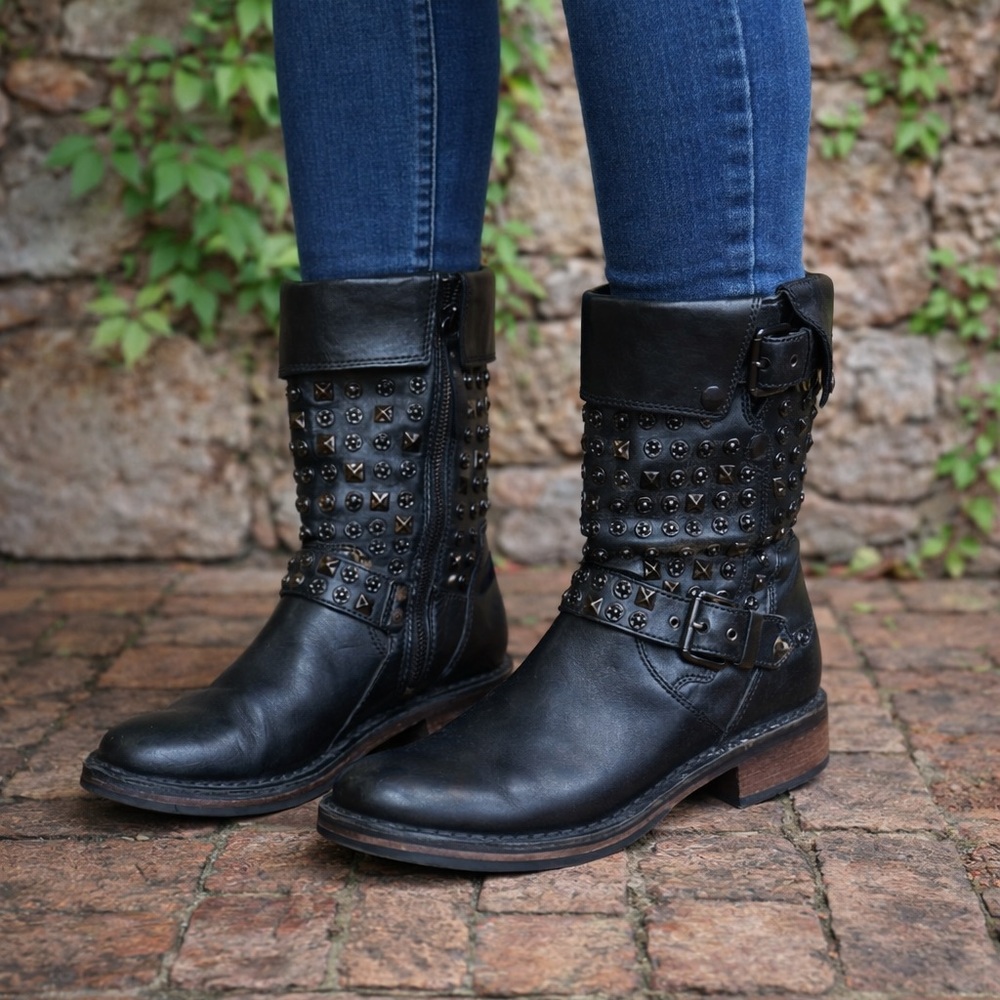 UGG Black Leather Rocker Chic Studded Moto Boots with a Shearling Sole, 6
